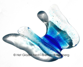 Vlinder in doorzichtig aqua glas