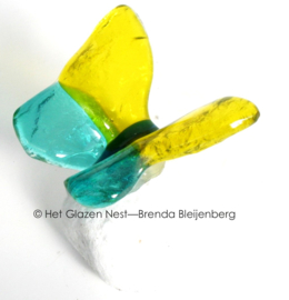Bijzondere vlinder in geel en aqua glas