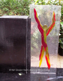 glassculptuur "rode man"