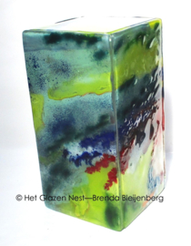 Glazen urn in pastel kleuren