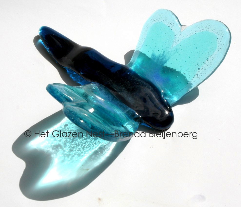 Glazen libelle in zeegroene kleuren