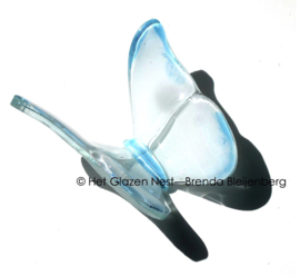 Glazen vlinder in wit en aqua kleuren