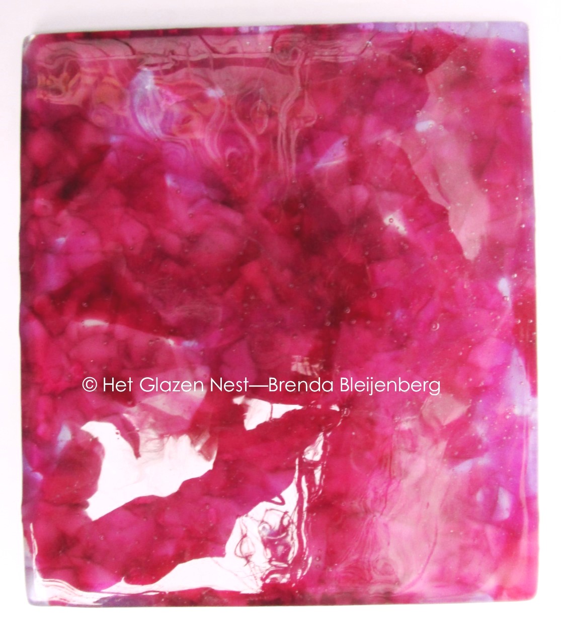 vierkante glas tegel in roze kleuren
