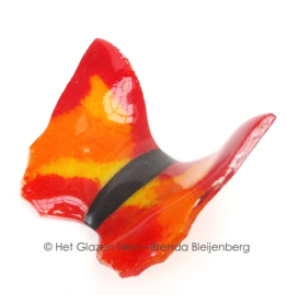 Kleine glas vlinder in rood en oranje