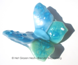 Vlindertje in teer blauw en aqua, ondoorzichtig glas