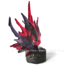 grillig vormen in paars en rood als mini urn