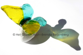 Bijzondere vlinder in geel en aqua glas