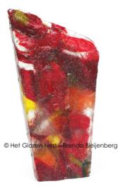 sculptuur in rood en geel
