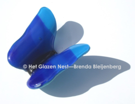 Klein speels blauw vlindertje