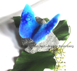 glaskunst vlinder in aqua blauwe tinten