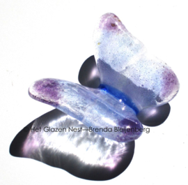 Glas vlinder in lavendel kleuren