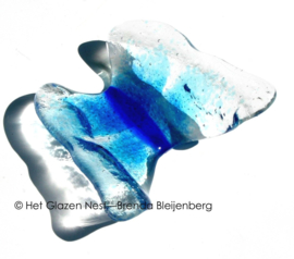 Vlinder in doorzichtig aqua glas