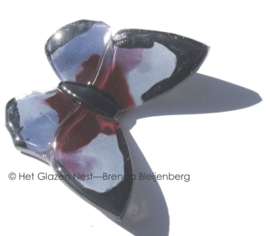 Lila vlinder met zwarte randen van glas