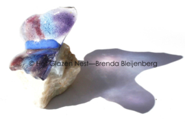 Kleine paarse vlinder van glaskunst