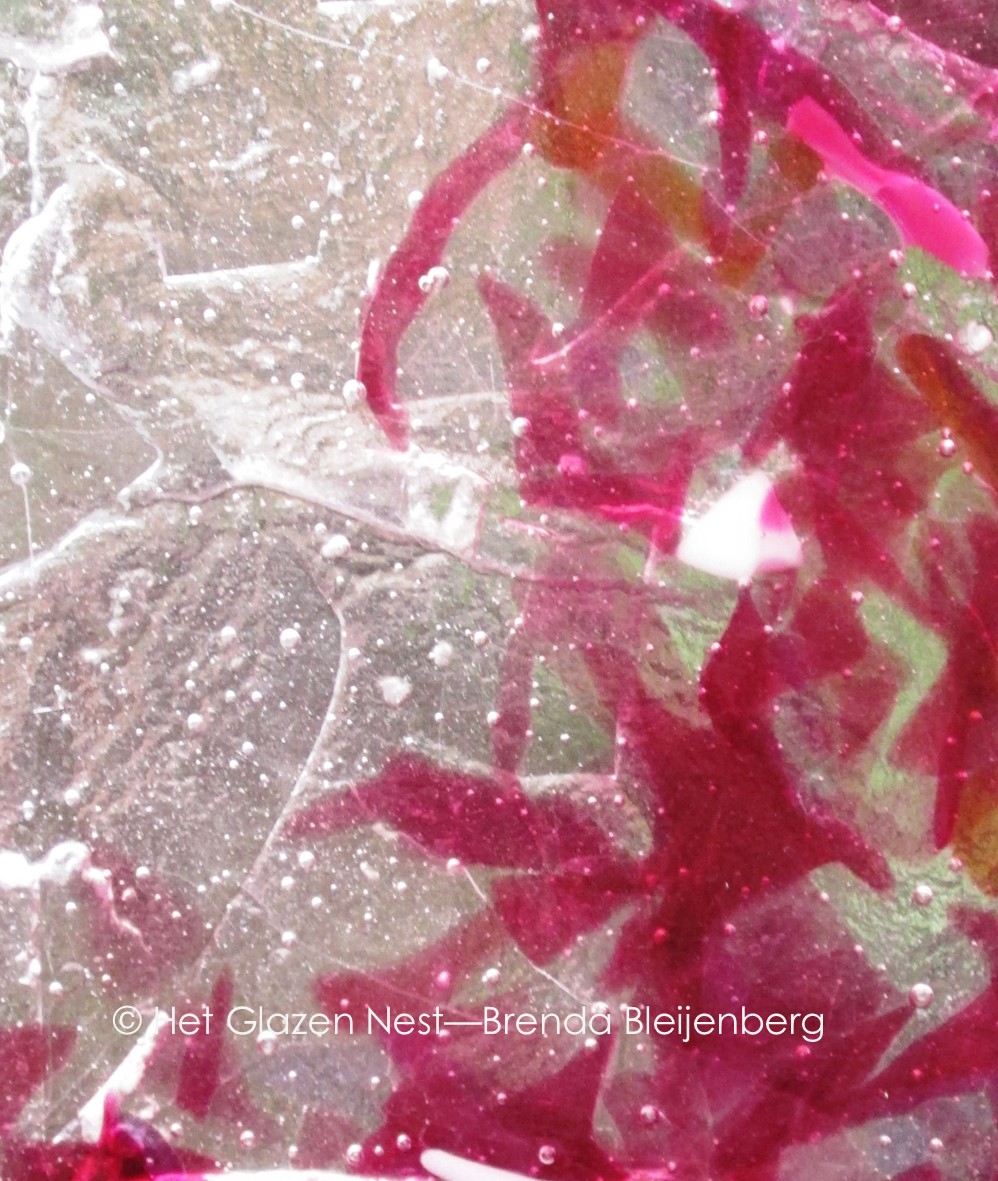 sculptuur  in grillige roze kleuren