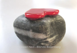 mini urn met rood hartje