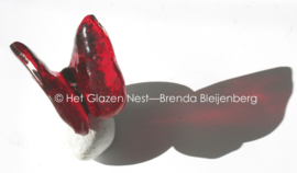 Kleine rode vlinder op Carrera steen