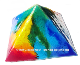 Piramide in bonte kleuren