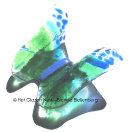 Glazen vlinder in speels groen en blauw