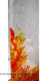 grillige object in blank en oranje glas