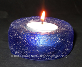 Waxinelichtje in blauw glas casting