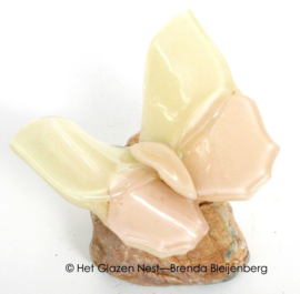 Glazen vlinder in crème kleuren