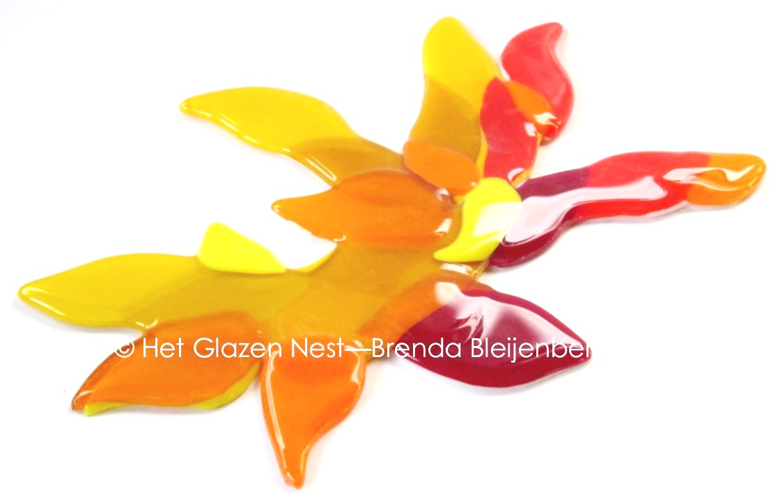 abstract figuur in geel en oranje