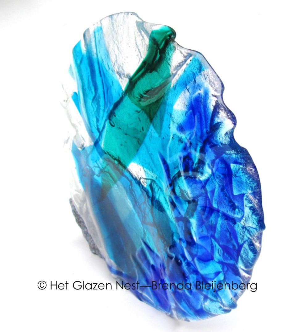blauwe cirkel in grillig glas