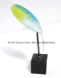 Glazen ballon in steen