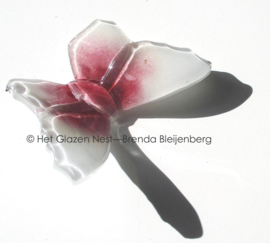 Witte glazen vlinder met roze midden