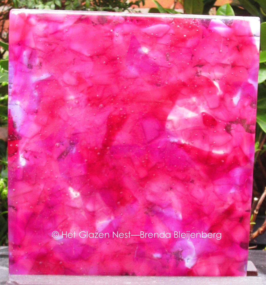 vierkante glas tegel in roze kleuren