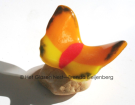Kleine oranje vlinder van glas