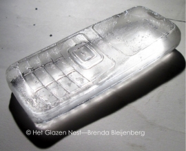 oude Nokia telefoon in glas