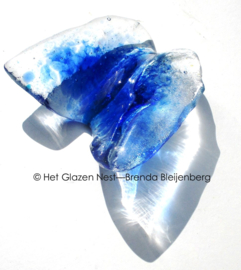 Vlinder in blank en blauw glas