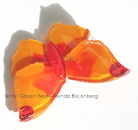 Glazen vlinder in speels oranje kleuren