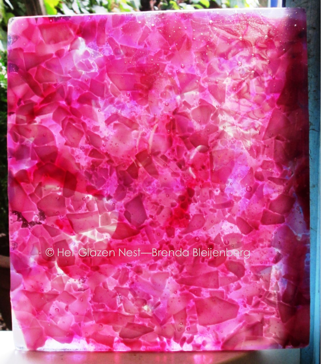 vierkante glas tegel in roze kleuren