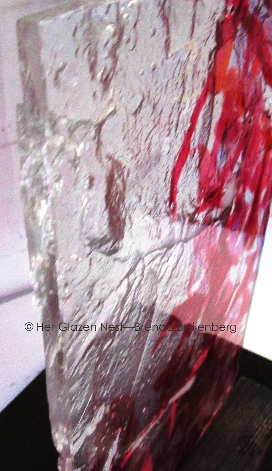 sculptuur  in grillige roze kleuren