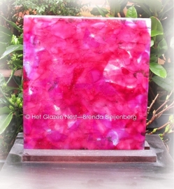 vierkante glas tegel in roze kleuren
