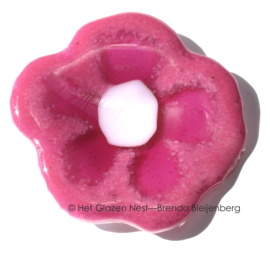 Bijzondere bloem in abstract roze glas