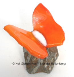 Glazen vlinder in vol oranje kleuren