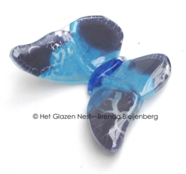 Kleine paars en blauwe vlinder van glaskunst