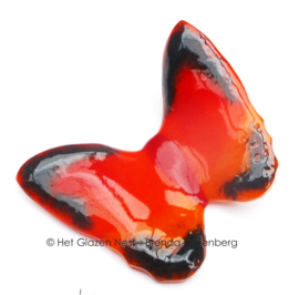 Kleine oranje vlinder met zwarte randen