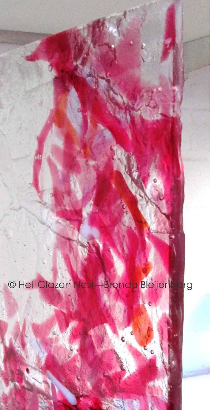 sculptuur  in grillige roze kleuren