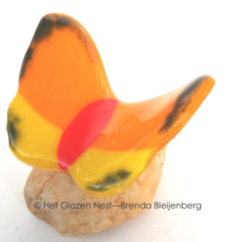 Kleine oranje vlinder van glas