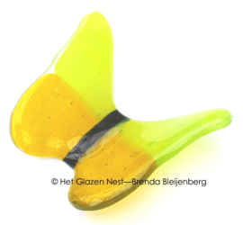 Vlinder in citroen geel glas