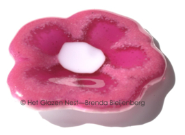 Bijzondere bloem in abstract roze glas