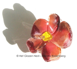 Glazen bloemetje in oud roze kleuren