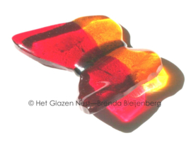 Kleine rood en oranje vlinder van glaskunst