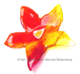 Speelse bloem in glas