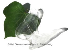 Glazen vlinder met dansende vleugels